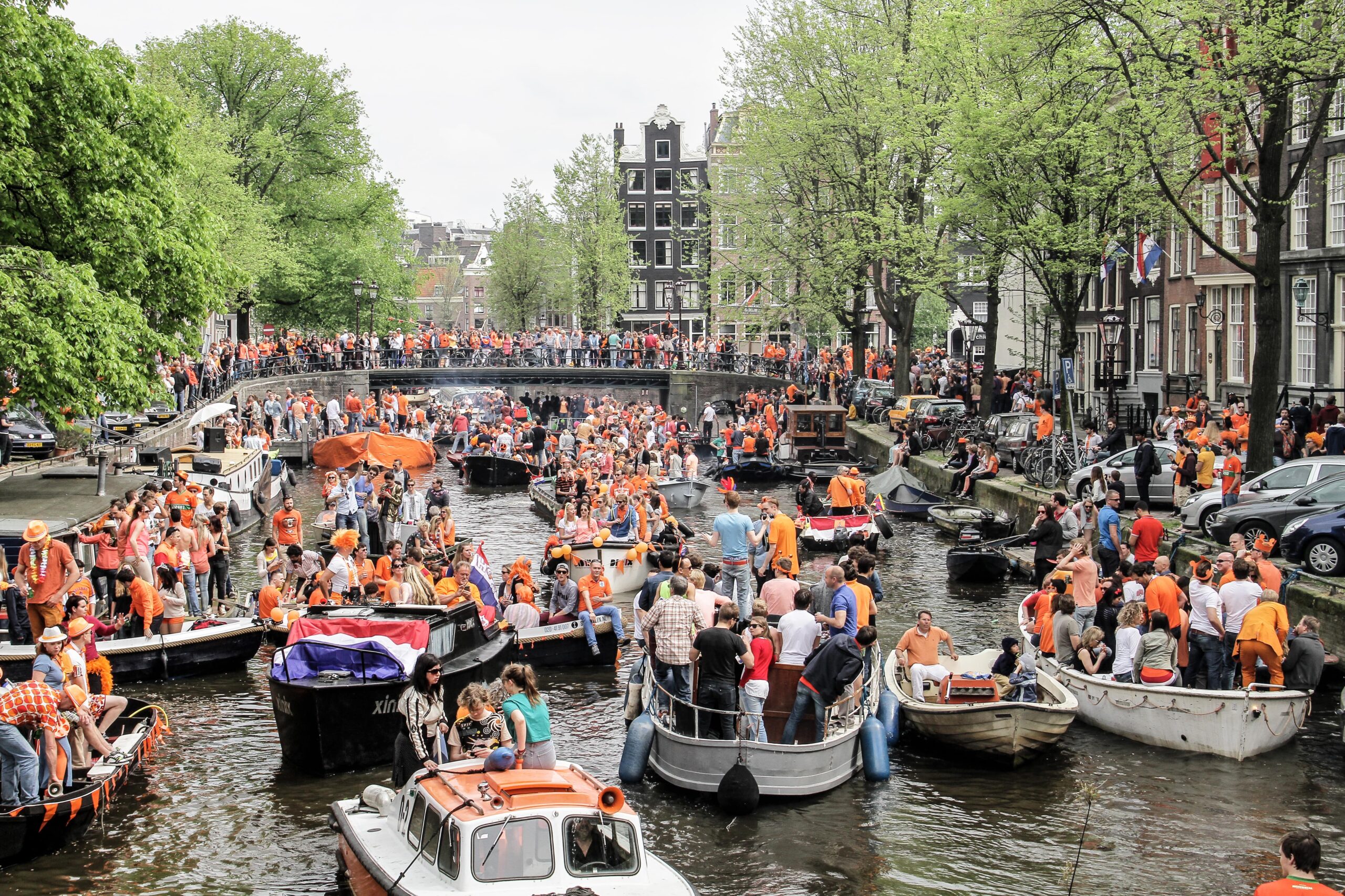 Amsterdam Kings-day-Canal-full-of-boats