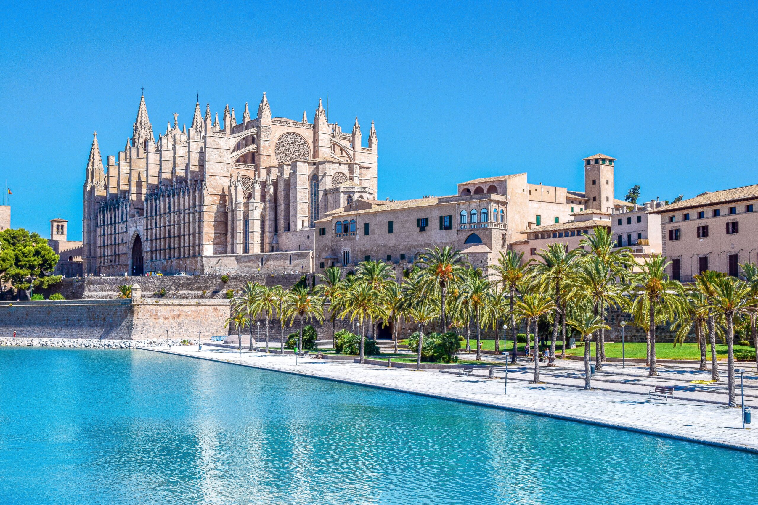Palma de Mallorca cruise port cathedral-seafront