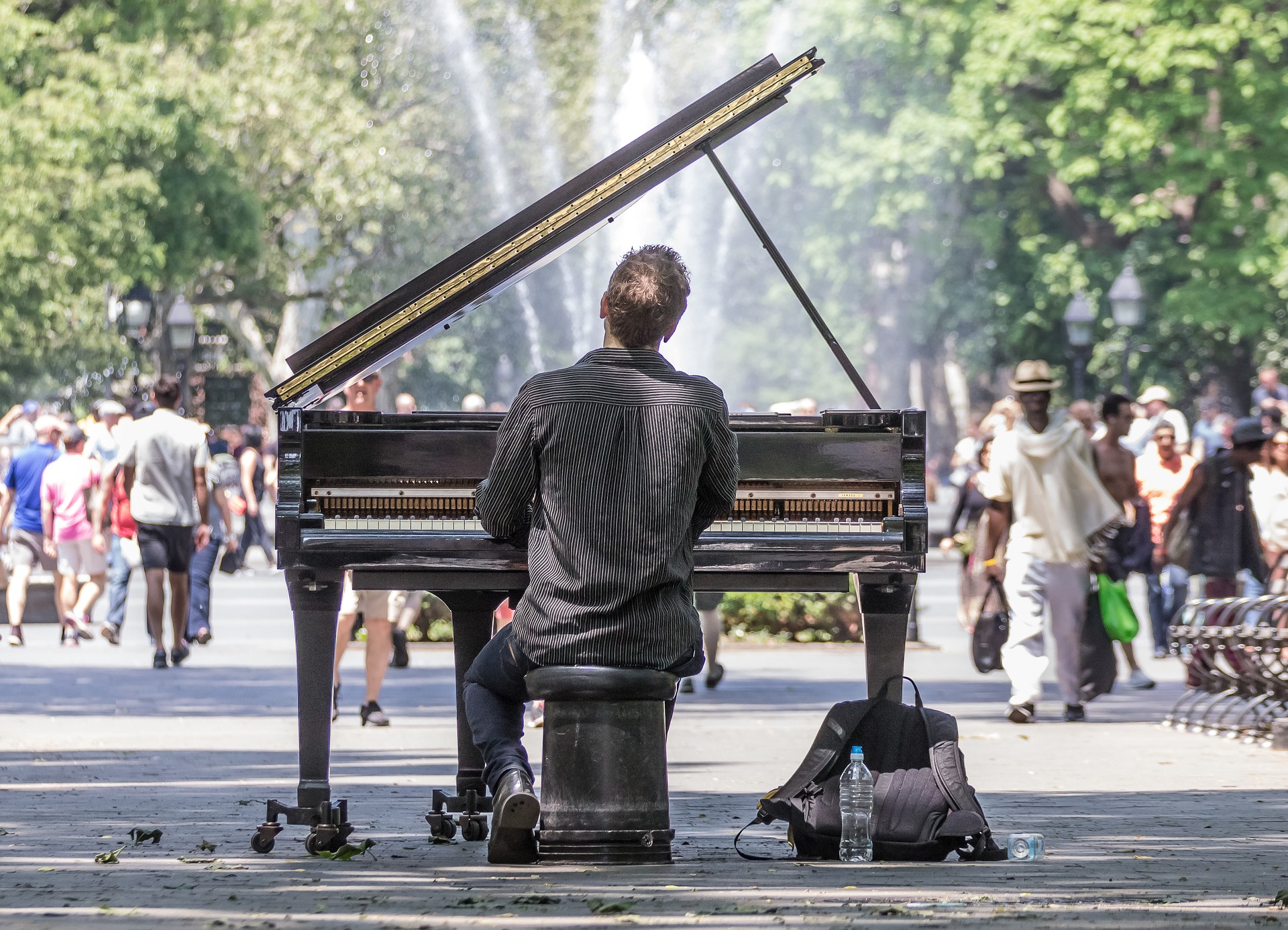 Manhattan street pianist