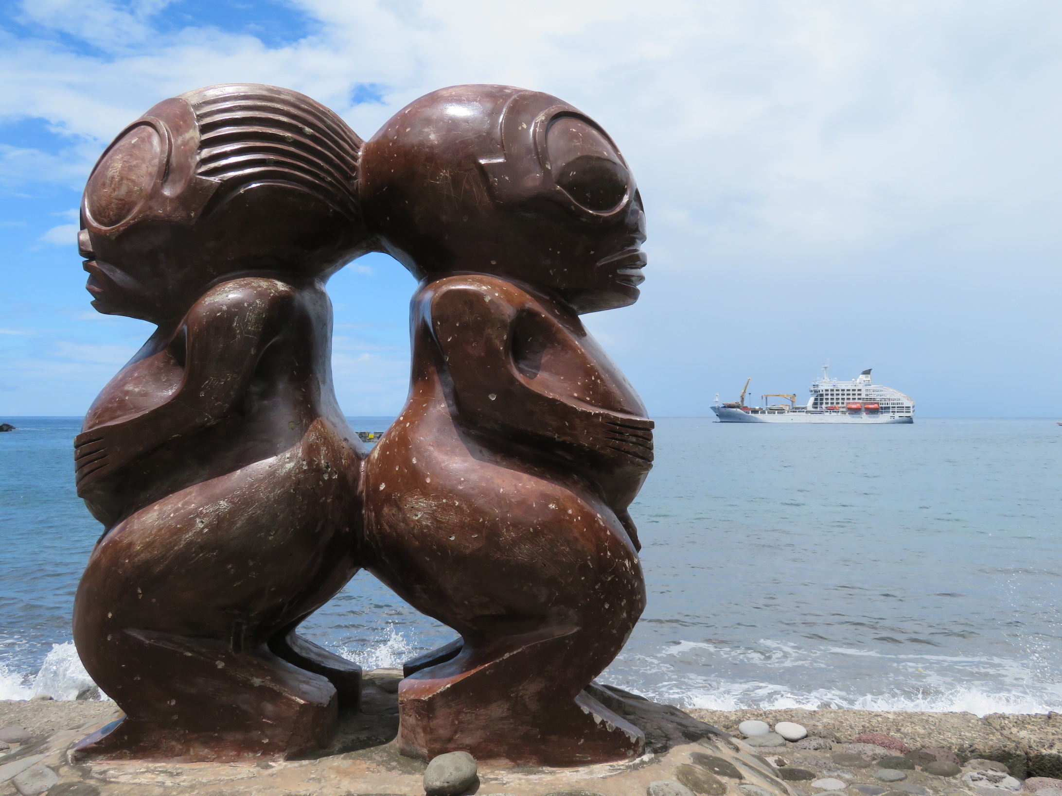Statues on the seashore of Marquesas and the cruise ship Arani 5