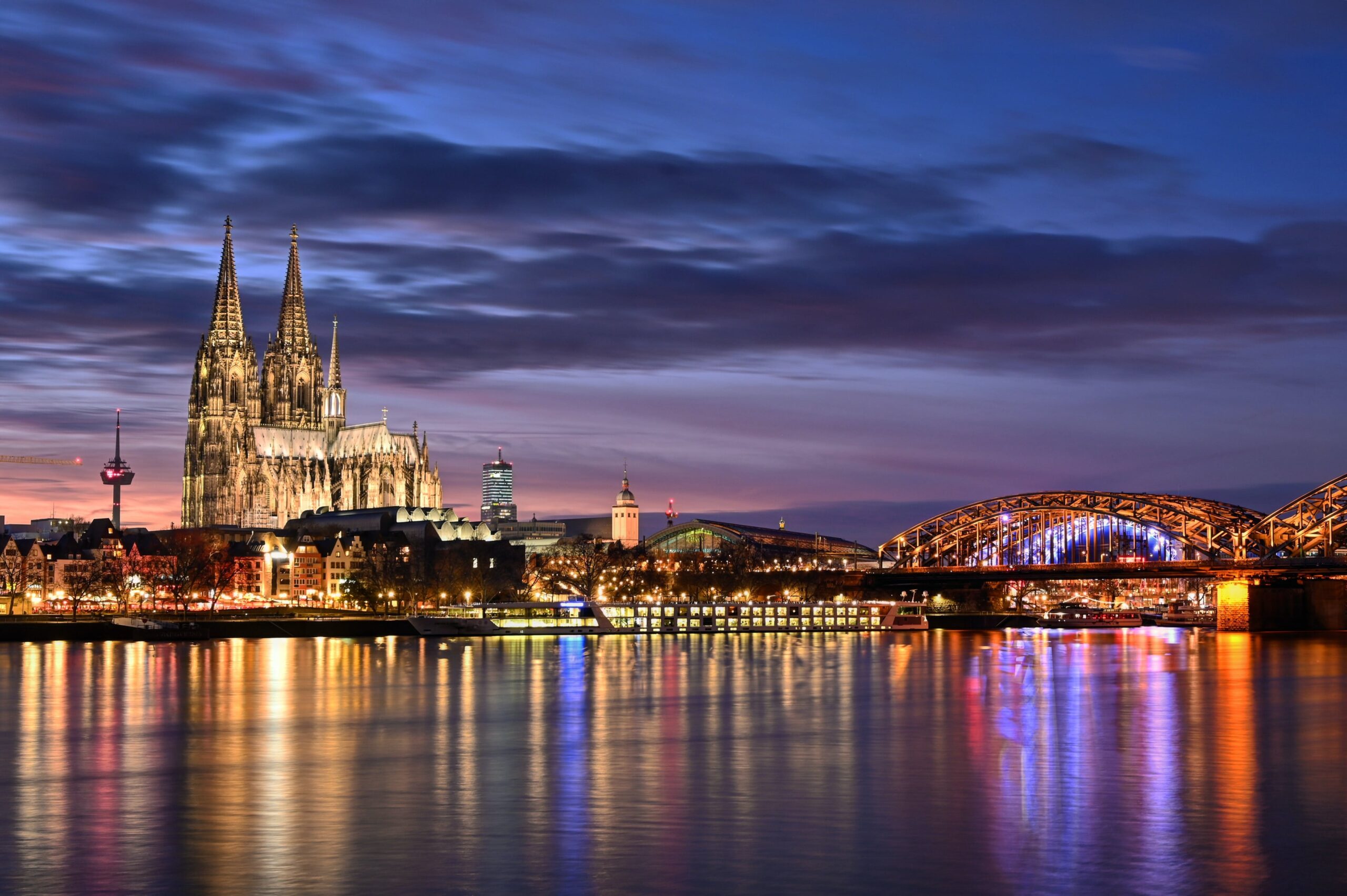 Cologne-river-cathedral