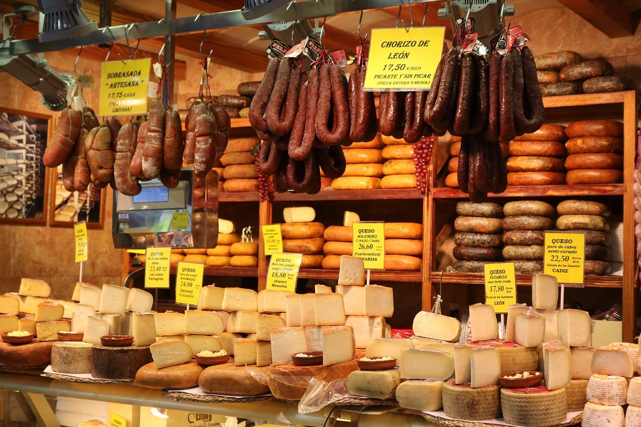 Palma-de-Mallorca-food-market-cheese
