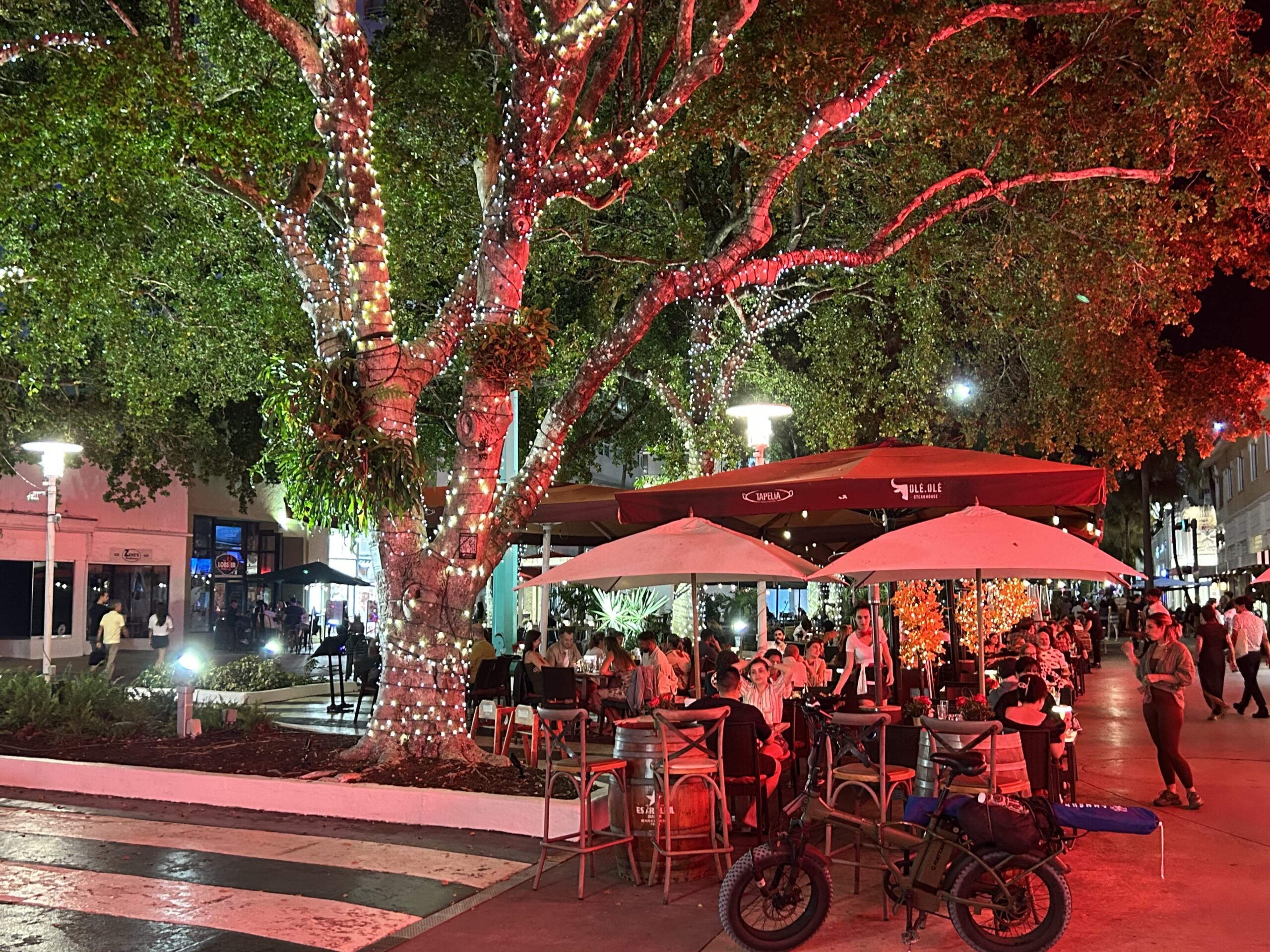Nightlife on Lincoln Road